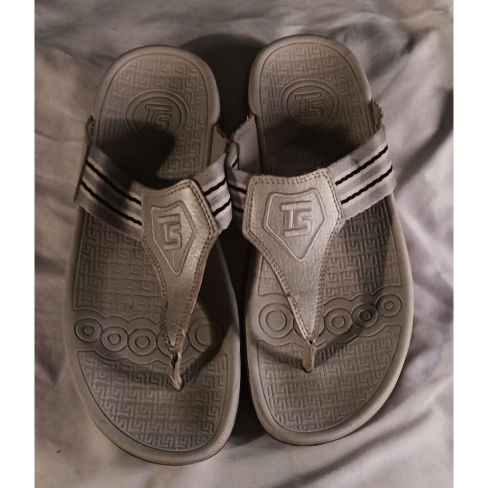 Therapeutic shoes